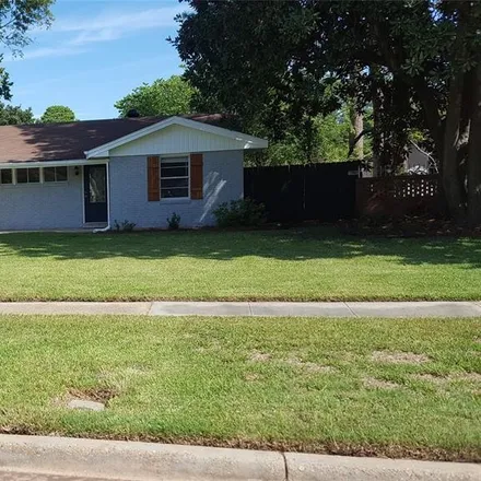 Buy this 3 bed house on 830 Sweetbriar Street in Shreveport, LA 71105