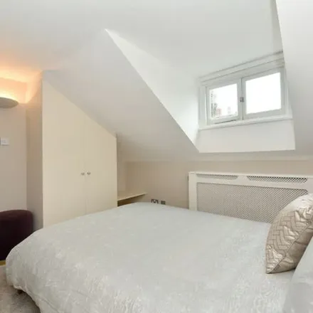 Image 2 - 62 Cadogan Square, London, SW1X 0JL, United Kingdom - Apartment for rent