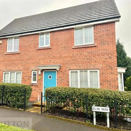 Rent this 3 bed house on Acorn Close in Chadderton, OL9 7FL