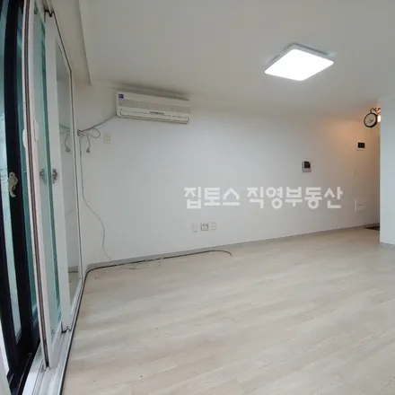 Rent this 1 bed apartment on 서울특별시 강남구 논현동 68-18