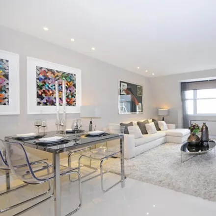 Rent this 4 bed house on Avenue Lodge in Avenue Road, London