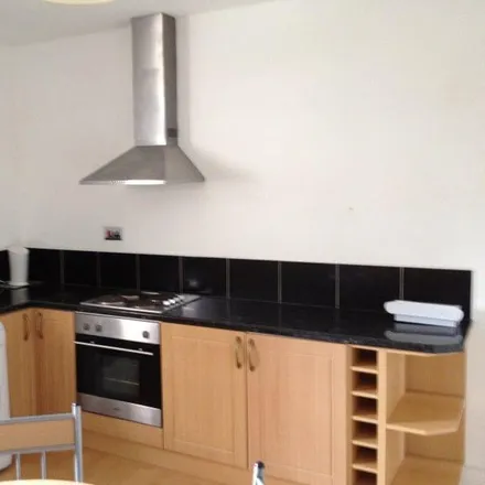 Rent this 3 bed townhouse on Frederick Street in Luton, LU2 7RF