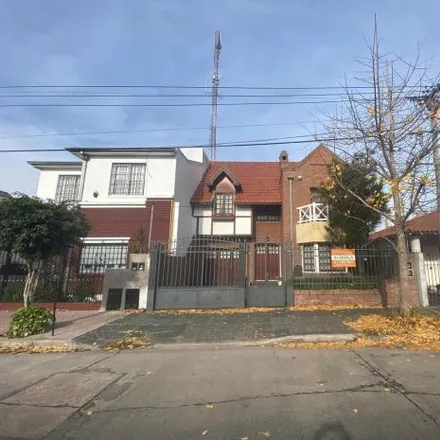 Rent this 4 bed house on Castelli 271 in Quilmes Este, Quilmes