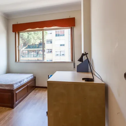 Rent this 6 bed room on Canal 3 in Rua de Moreira de Sá, 4100-173 Porto