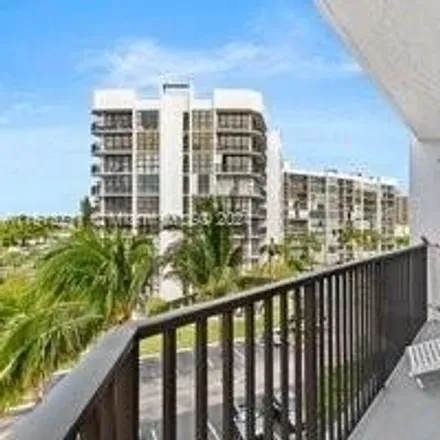 Image 9 - 600 Parkview Drive, Hallandale Beach, FL 33009, USA - Condo for sale