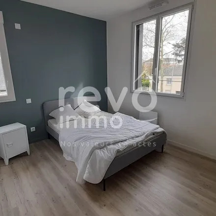 Rent this 9 bed apartment on 4 Rue des Grands Champs (Juigné-sur-Loire) in 49610 Les Garennes sur Loire, France