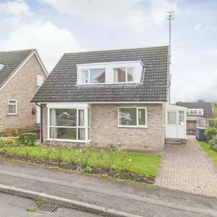Buy this 3 bed house on Highlow Close in Chesterfield, S40 4PG