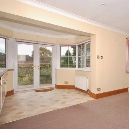 Image 4 - Southway Drive, Yeovil, BA21 3QJ, United Kingdom - House for rent