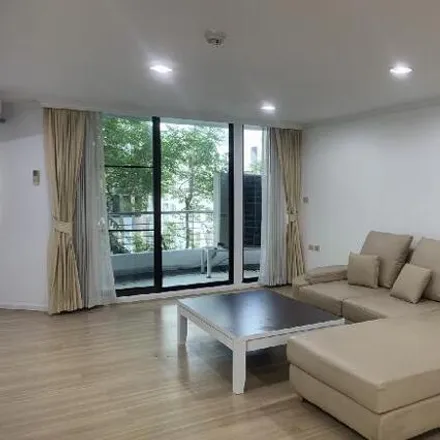 Rent this 4 bed apartment on Supalai Place in 175, Soi Prachan Kadi