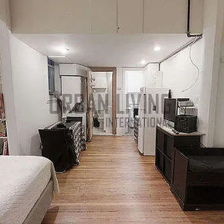 Image 6 - Astro Restaurant, 1361 6th Avenue, New York, NY 10019, USA - Apartment for rent