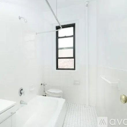 Image 7 - 656 W 204th St, Unit 51 - Apartment for rent