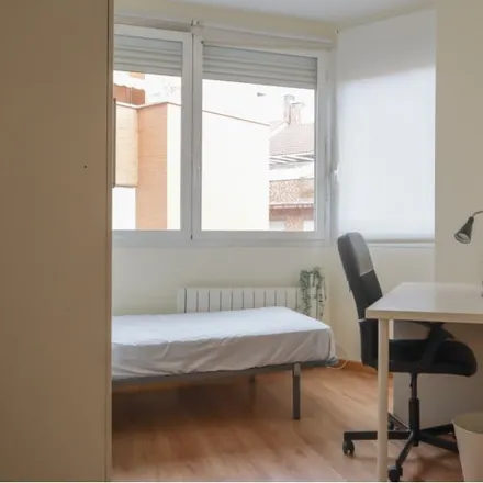 Rent this 2 bed room on Calle de la Oca in 10, 28025 Madrid