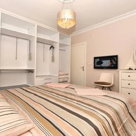 Rent this 3 bed apartment on 34381 Şişli