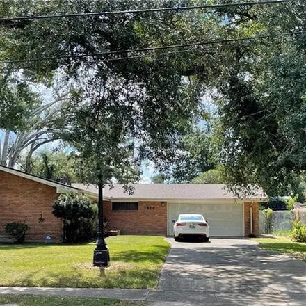 Buy this 3 bed house on 1920 18th Street in Lake Charles, LA 70601