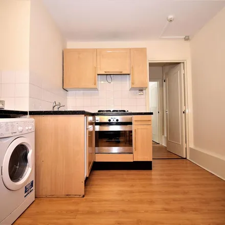 Image 6 - Cameron's Cutz, Evington Road, Leicester, LE2 1HJ, United Kingdom - Apartment for rent
