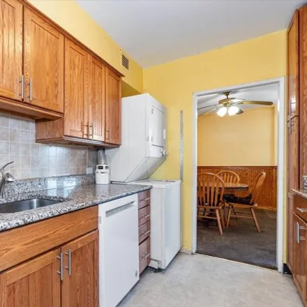 Image 9 - Delaware Avenue Historic District, Delaware Avenue, Wilmington, DE 12806, USA - Condo for sale