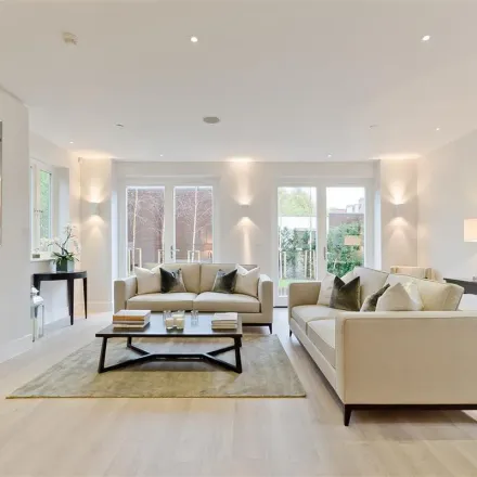 Rent this 5 bed apartment on 4 Pembroke Gardens in London, SW14 7EF