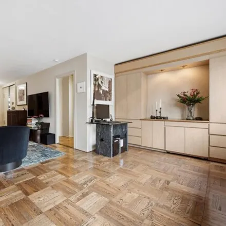 Image 2 - 235 East 57th Street, New York, NY 10022, USA - Apartment for sale