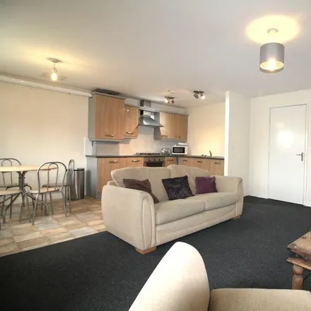 Image 3 - Beeches Bank, Sheffield, S2 3RL, United Kingdom - Apartment for rent