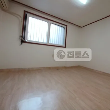 Rent this studio apartment on 서울특별시 서초구 반포동 733-9