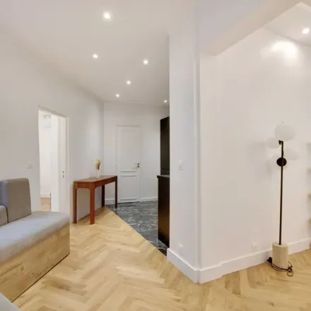 Image 7 - 34 Rue de Ponthieu, 75008 Paris, France - Apartment for rent