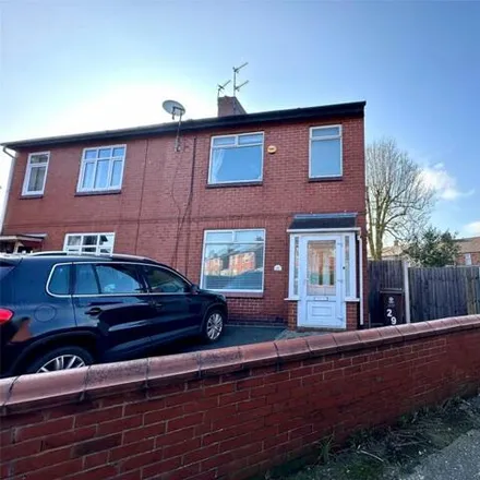 Buy this 3 bed duplex on Thatch Leach in Chadderton, OL9 9QX