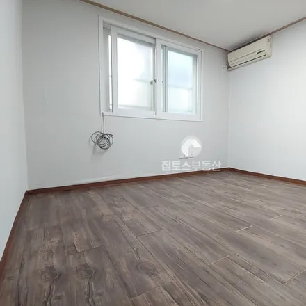 Rent this studio apartment on 서울특별시 광진구 중곡동 91-26