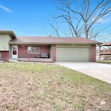Buy this 4 bed house on 1333 Overlook Drive in Manhattan, KS 66503