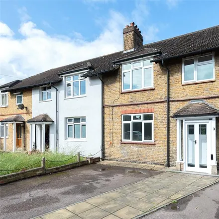 Rent this 4 bed townhouse on Lionel Gardens in London, SE9 6DG