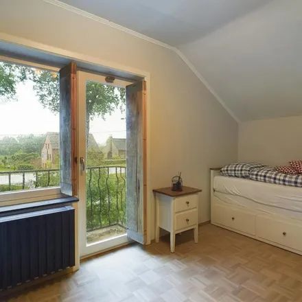 Rent this 3 bed apartment on Venlosesteenweg 174-176 in 3640 Kinrooi, Belgium