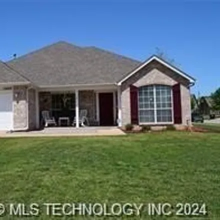 Rent this 3 bed house on 9018 North 137th East Avenue in Owasso, OK 74055