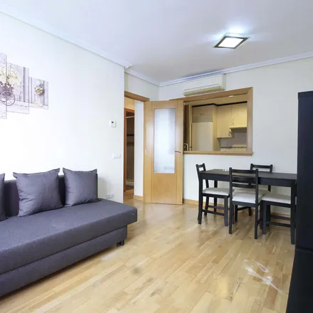 Image 2 - Calle de Robledo, 2, 28039 Madrid, Spain - Apartment for rent
