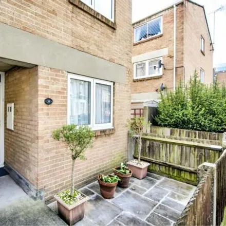 Rent this 4 bed house on 25-28 Salisbury Close in London, SE17 1NY