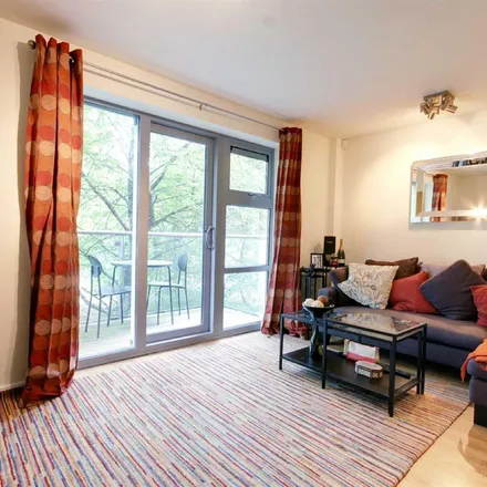 Image 6 - Jubilee Court, Queen Mary Avenue, London, E18 2FN, United Kingdom - Apartment for rent