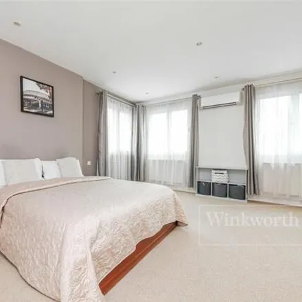Image 6 - 130 Brondesbury Road, London, NW6 6BX, United Kingdom - Townhouse for sale
