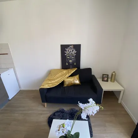 Rent this 2 bed apartment on 11 Rue Eugène Sue in 38100 Grenoble, France