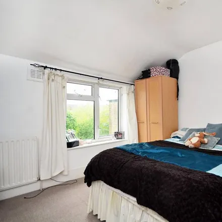 Image 1 - 34 Drakefield Road, London, SW17 8RS, United Kingdom - Apartment for rent