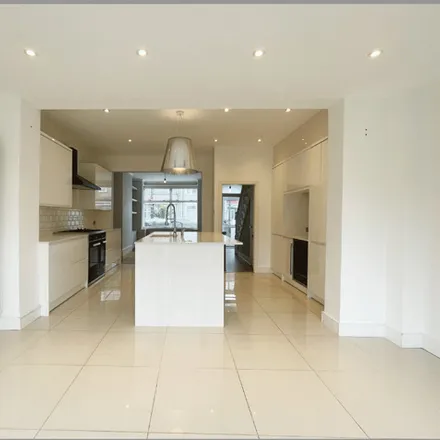 Image 2 - 47 Bronson Road, The Apostles, London, SW20 8DZ, United Kingdom - Townhouse for rent