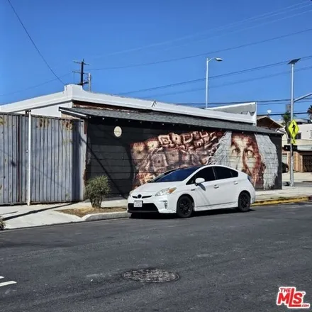 Buy this studio house on DNA HOME in 5200 Fountain Avenue, Los Angeles