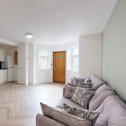 Image 1 - 19 Moorland Avenue, Leeds, LS6 1AP, United Kingdom - Apartment for rent