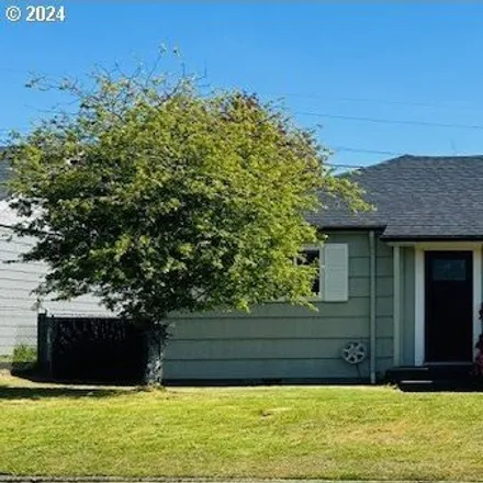 Buy this 3 bed house on 829 Garfield Avenue in Coos Bay, OR 97420