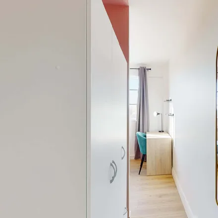 Rent this 4 bed room on 293 Avenue du Président Hoover in 59000 Lille, France