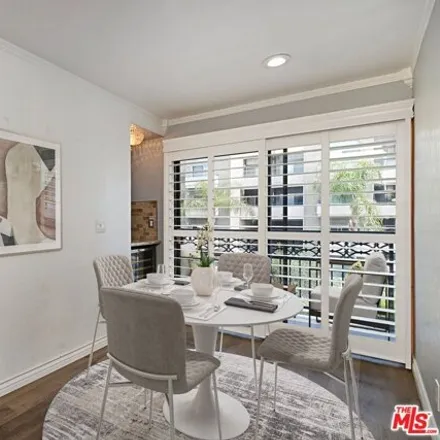 Image 8 - 7522 De Longpre Avenue, Los Angeles, CA 90046, USA - Condo for sale