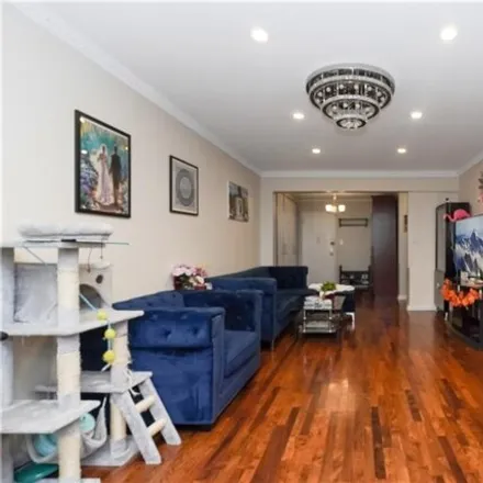 Image 5 - 2656 East 13th Street, New York, NY 11235, USA - Apartment for sale