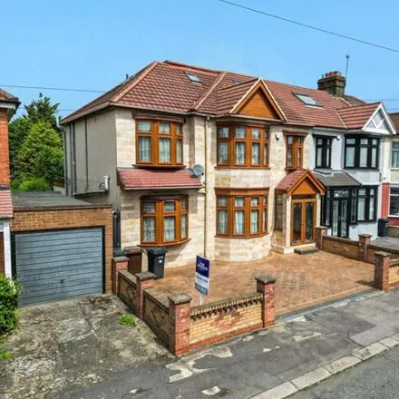 Buy this 5 bed house on Dawlish Drive in Ilford, Great London