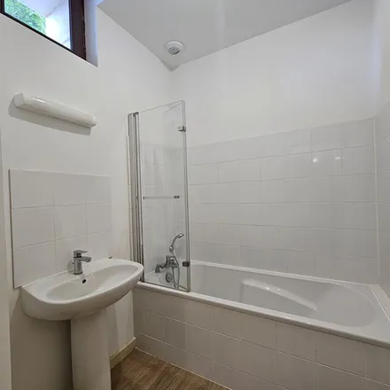 Rent this 2 bed apartment on 9 Rue des Ponts in 49350 Gennes-Val-de-Loire, France