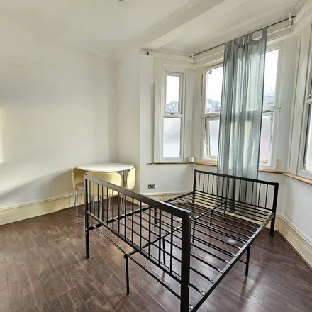 Rent this 1 bed apartment on Melrose Avenue in London, NW2 4JX