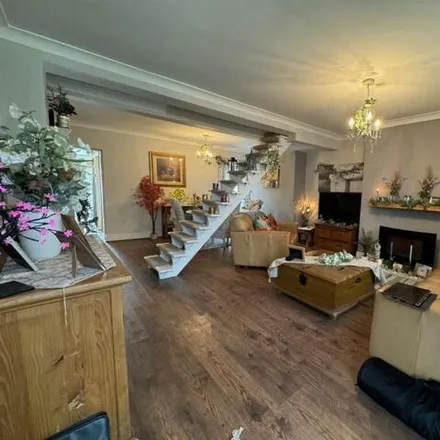 Image 3 - 81 Caerphilly Road, Rhiwderin, NP10 8LJ, United Kingdom - Townhouse for sale