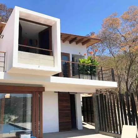 Rent this studio house on unnamed road in 40880 Zihuatanejo, GRO