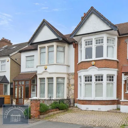 Rent this 5 bed duplex on 96 Woodlands Avenue in London, E11 3QY